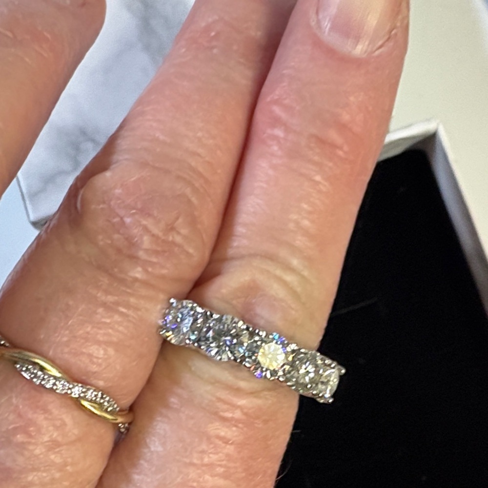 NWOT! 5 moissanite diamond Band - Classic Sterling Silver - Picture 9 of 10